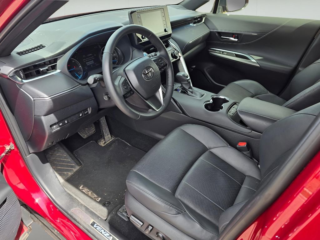 Used 2021 Toyota Venza XLE w/ Softex Package image 13