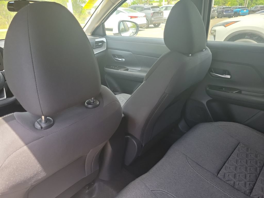 Used 2025 Nissan Kicks SV AWD/4WD image 27