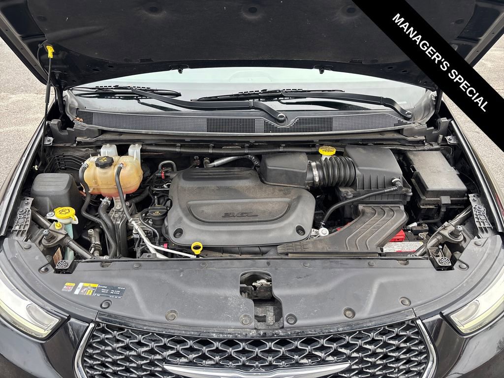Used 2022 Chrysler Pacifica Touring-L FWD image 9