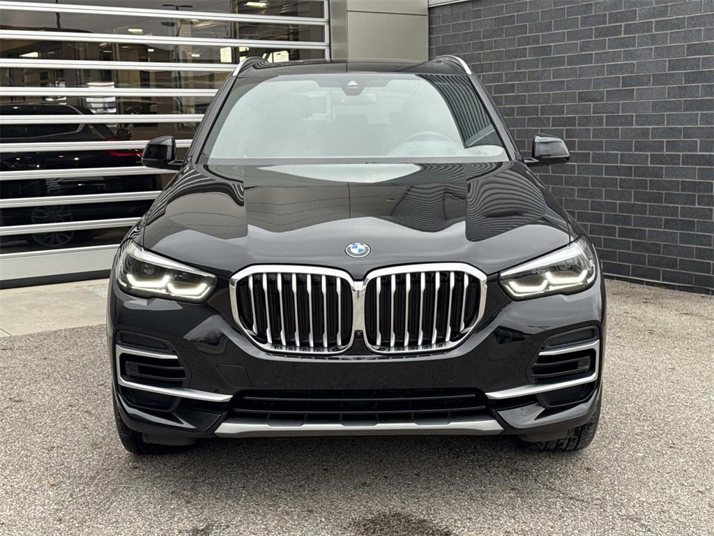 Used 2022 BMW X5 xDrive40i w/ Premium Package image 2