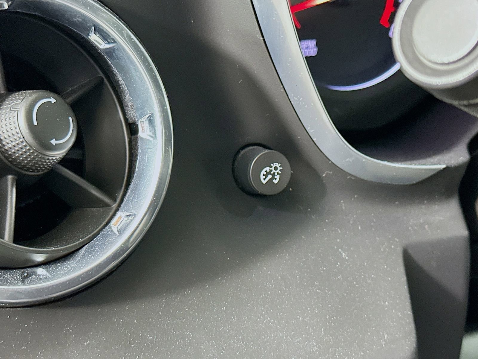 Used 2016 Chevrolet Camaro LT RWD image 11