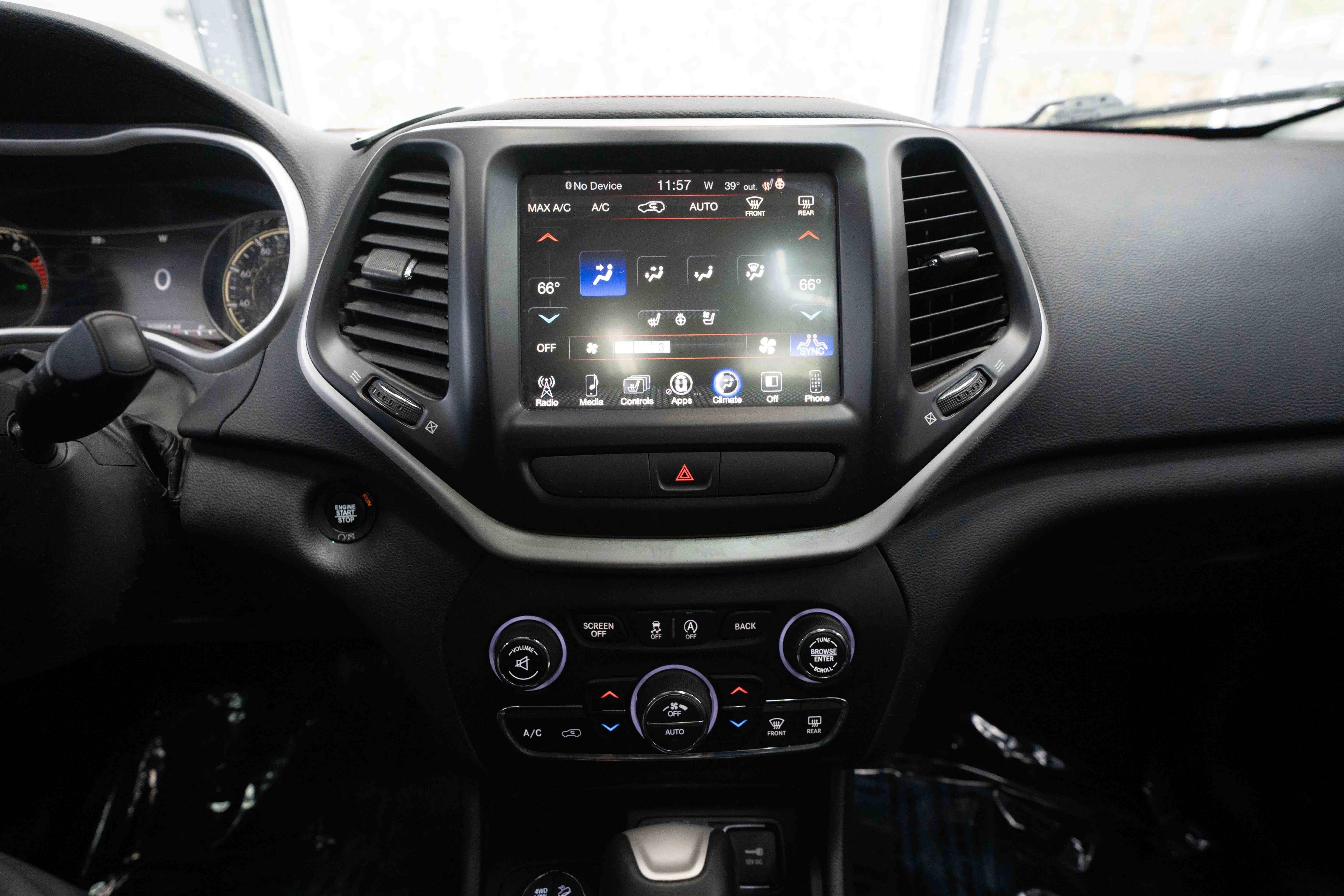 Used 2017 Jeep Cherokee Trailhawk image 17