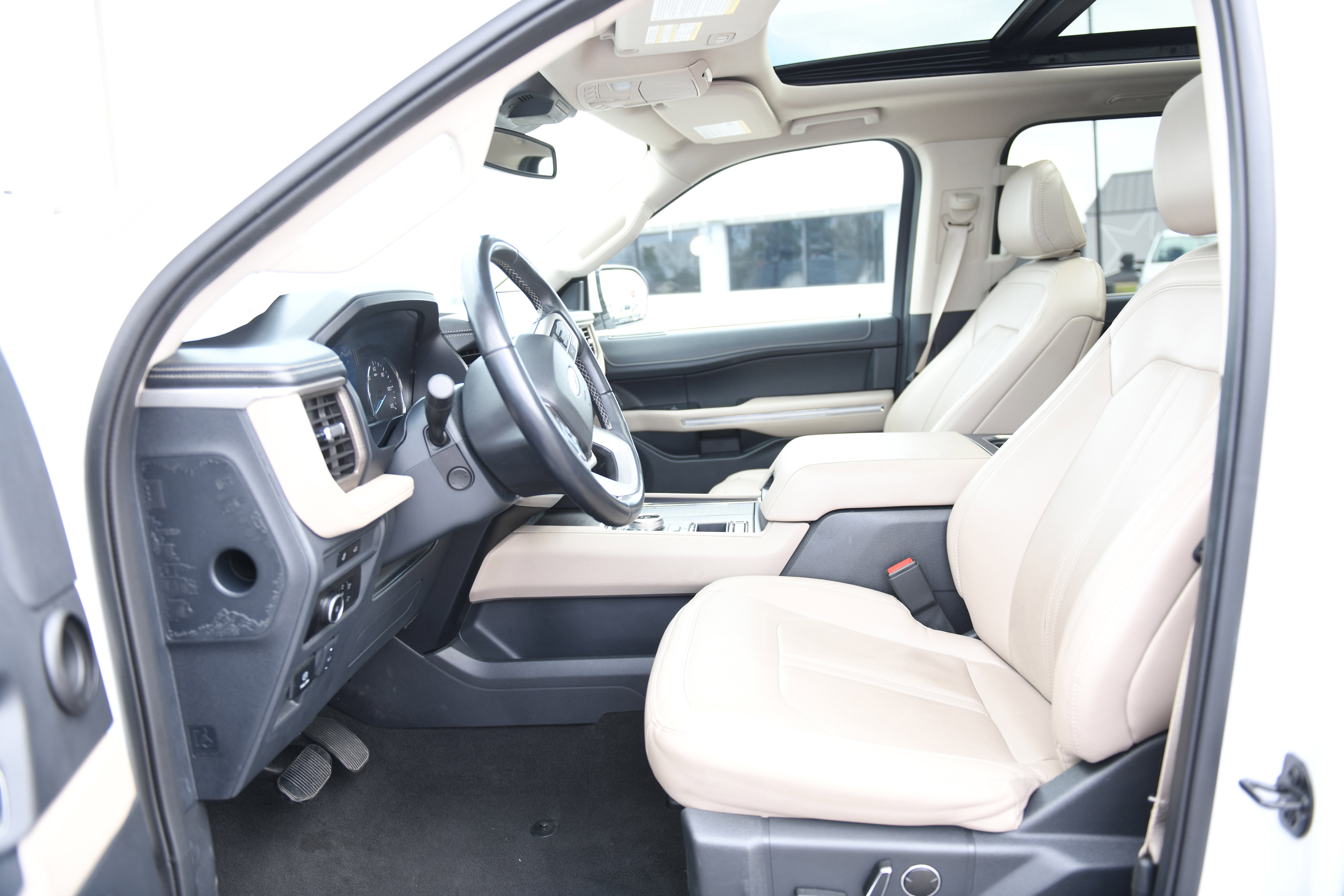 Used 2024 Ford Expedition Max Limited image 17