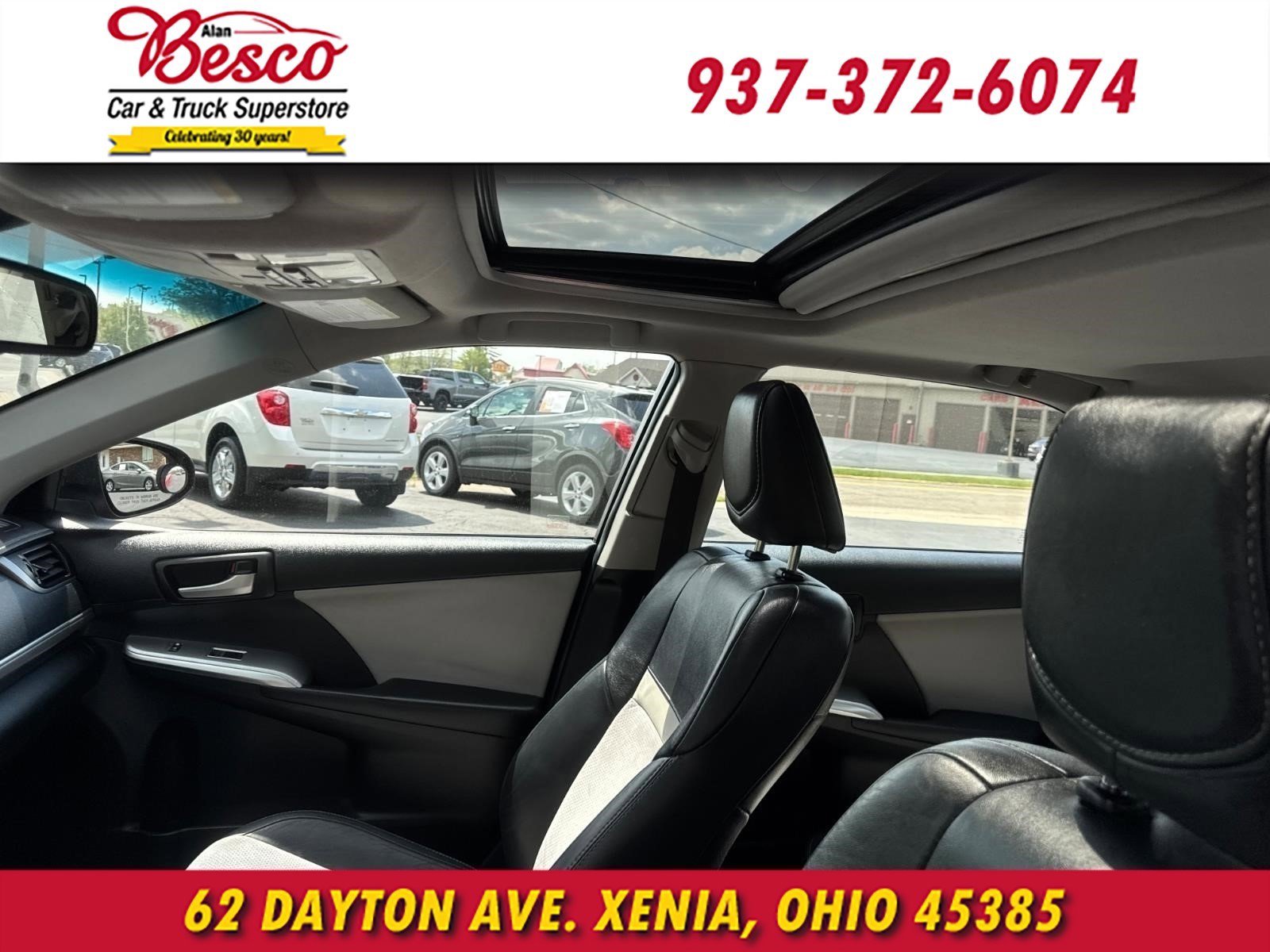 Used 2012 Toyota Camry SE w/ Leather Pkg FWD image 11