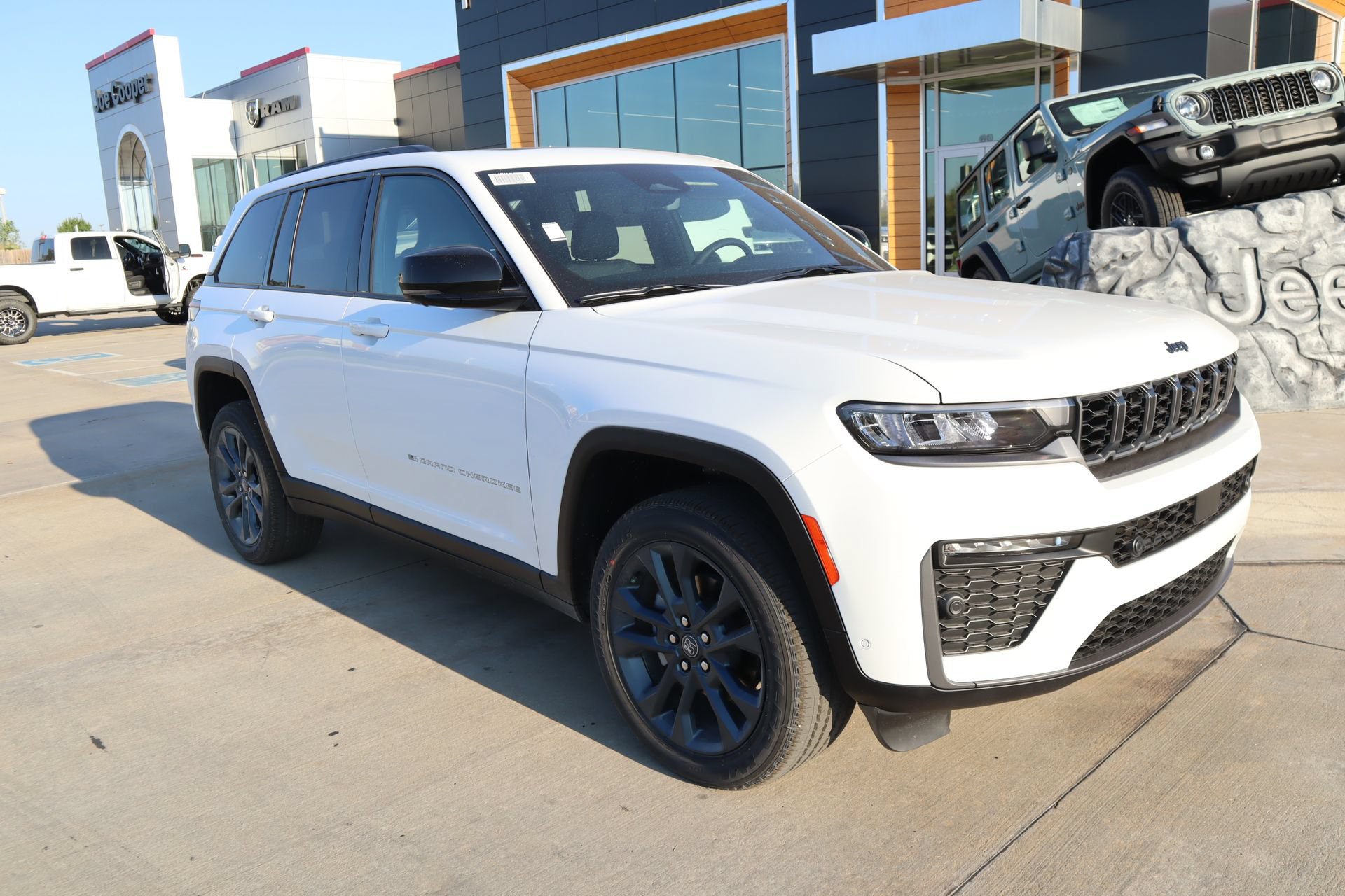 New 2026 Jeep Grand Cherokee Limited AWD/4WD image 1