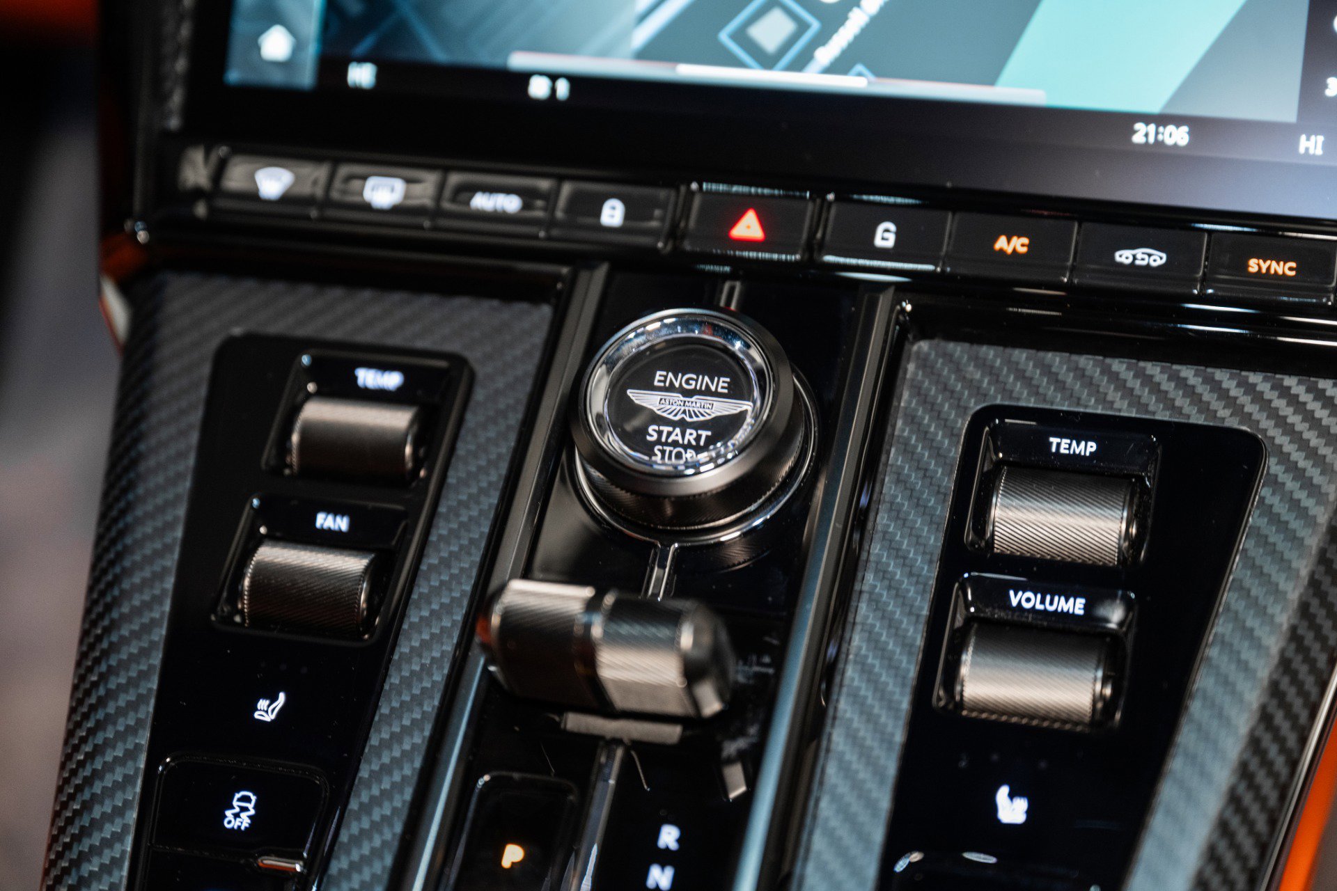 Used 2025 Aston Martin V8 Vantage Coupe image 26