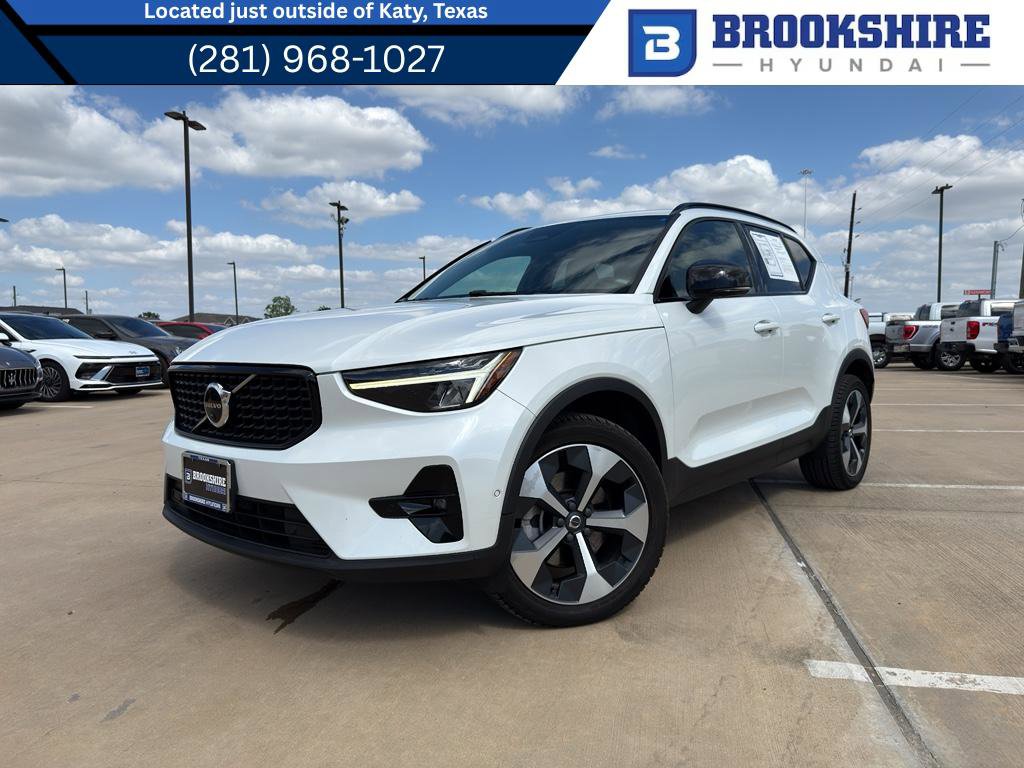 Used 2023 Volvo XC40 B4 Ultimate FWD image 1