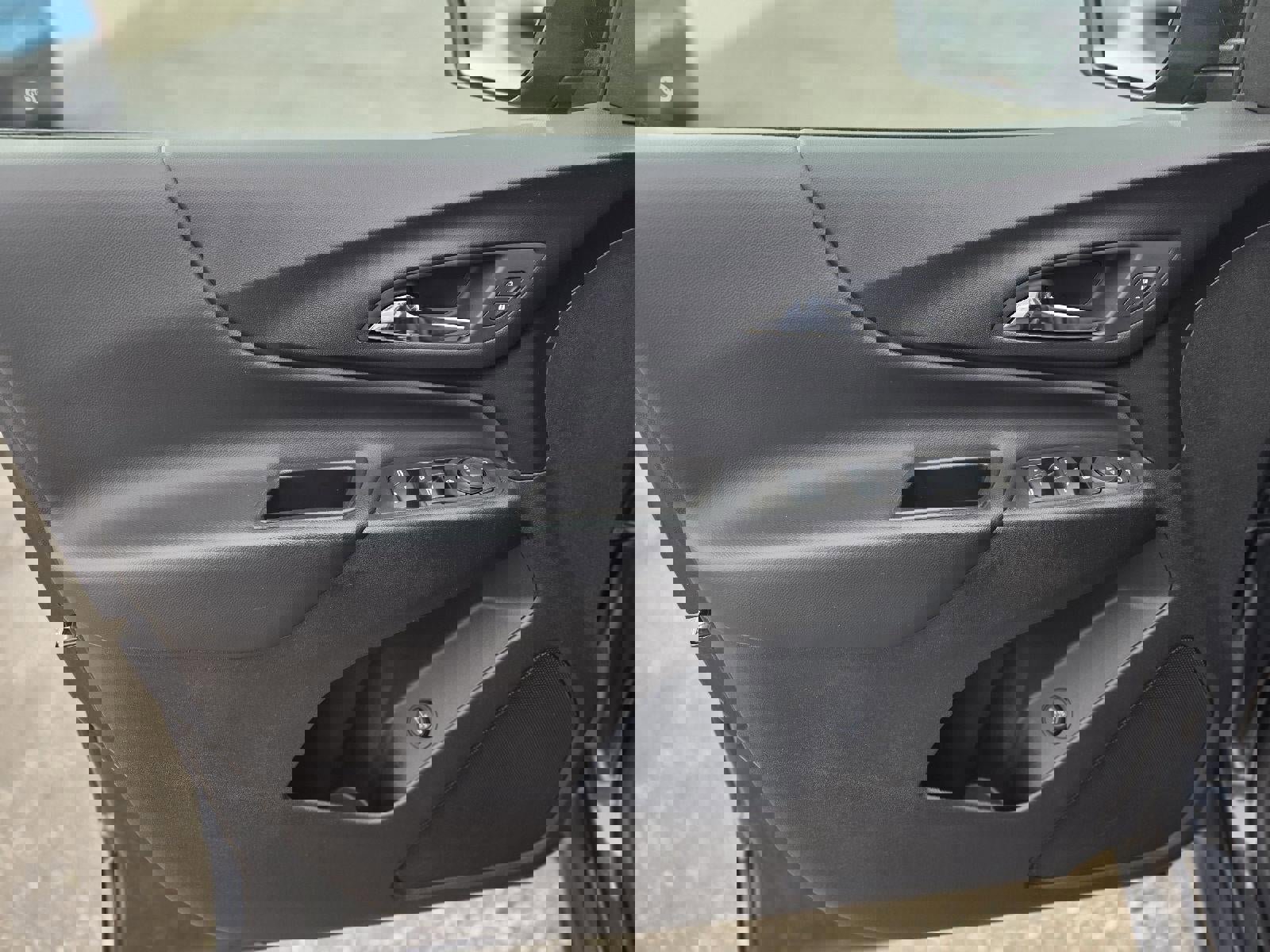 Certified 2023 Chevrolet Equinox LT w/ Driver Convenience Package image 18