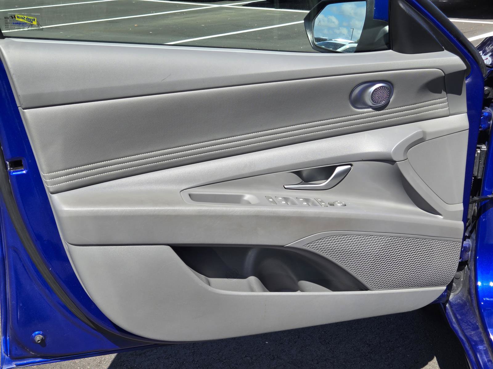 Used 2025 Hyundai Elantra SEL FWD image 15