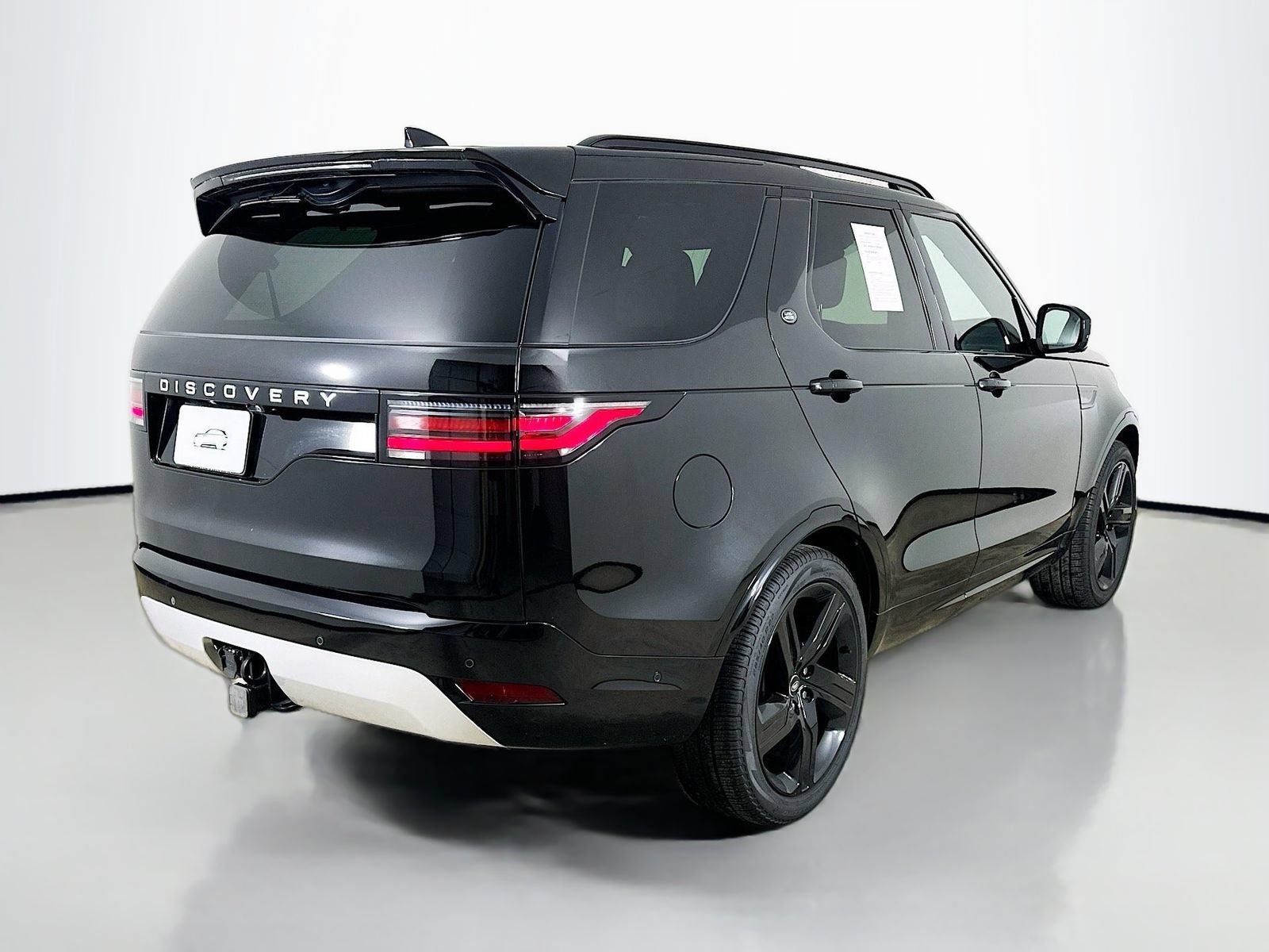 Used 2025 Land Rover Discovery Metropolitan Edition AWD/4WD image 5