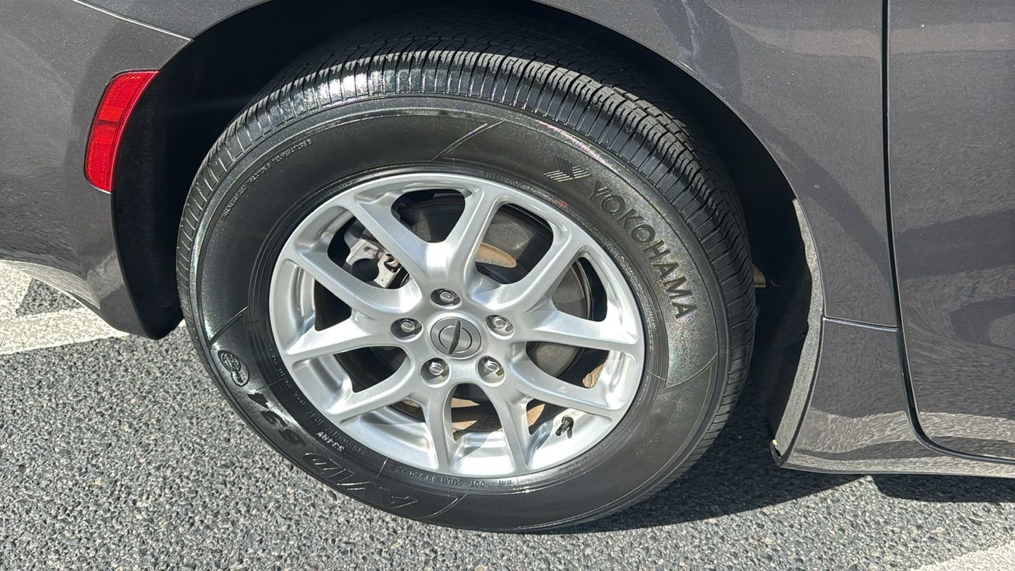 Used 2023 Chrysler Voyager LX image 19