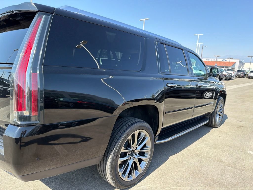 Used 2020 Cadillac Escalade ESV Premium Luxury w/ Escalade Sport Edition AWD/4WD image 12