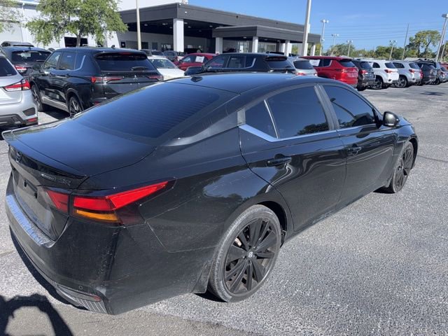 Used 2022 Nissan Altima 2.5 SR w/ Midnight Edition Package image 4