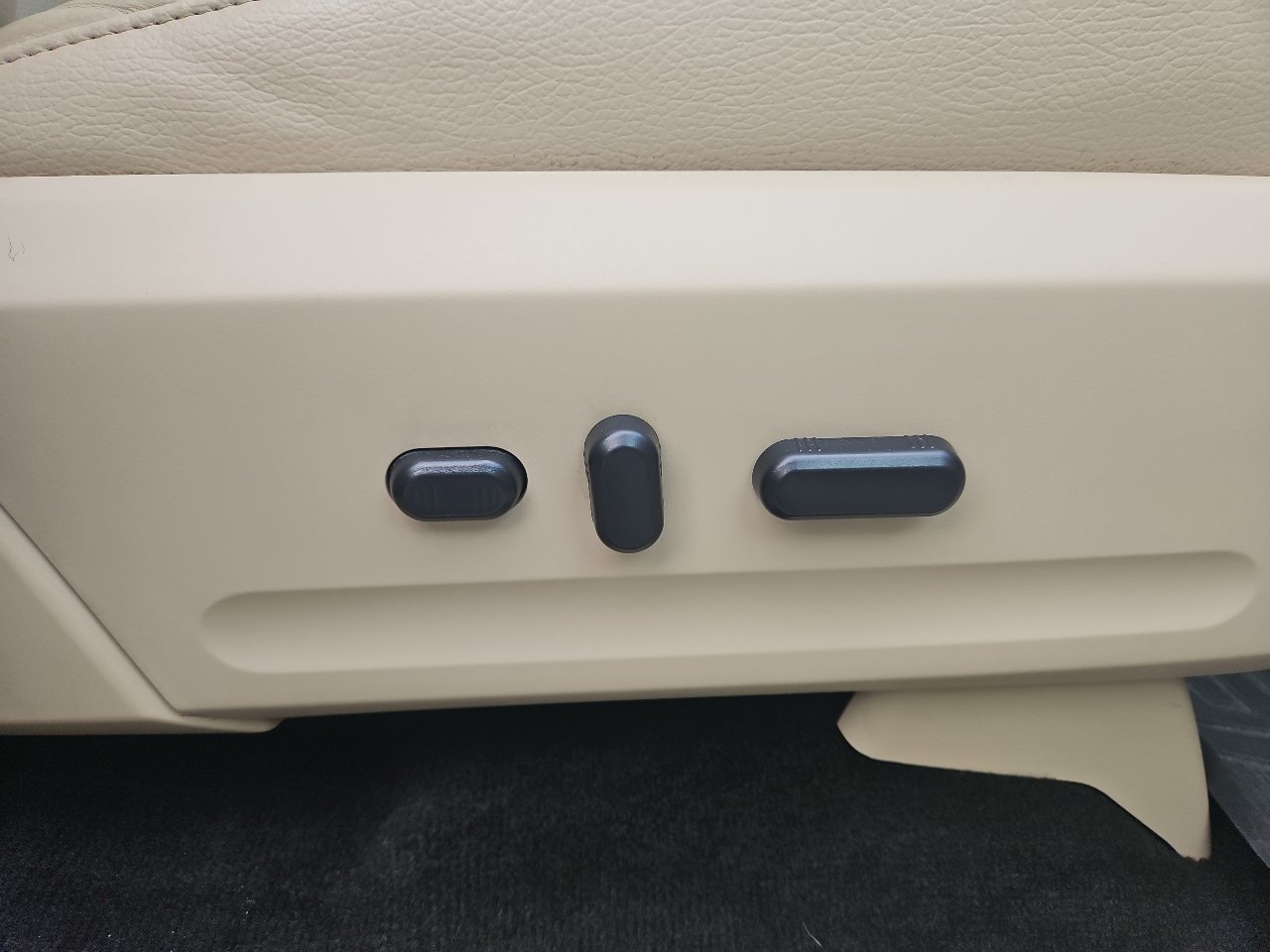 Used 2015 Ford Expedition EL Limited w/ Equipment Group 301A image 39