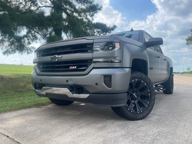 Used 2017 Chevrolet Silverado 1500 LTZ Z71 w/ Realtree Edition AWD/4WD image 2
