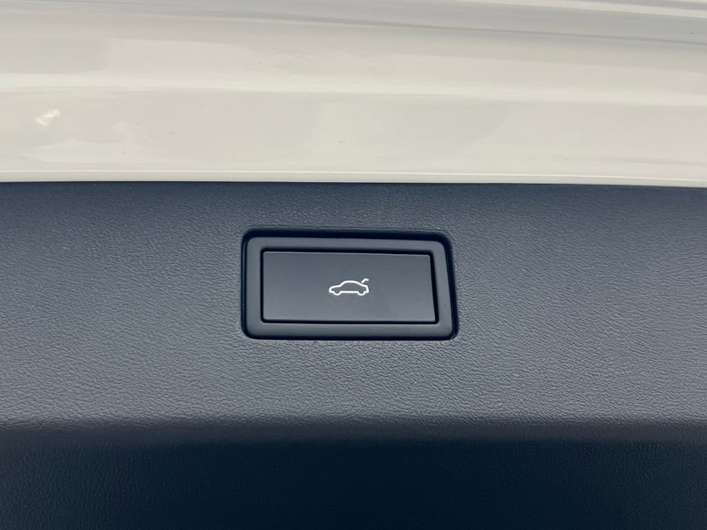 New 2026 Volkswagen Tiguan SE image 16