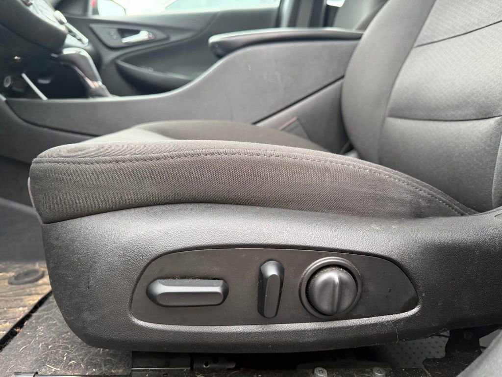 Used 2020 Chevrolet Malibu LT FWD image 27