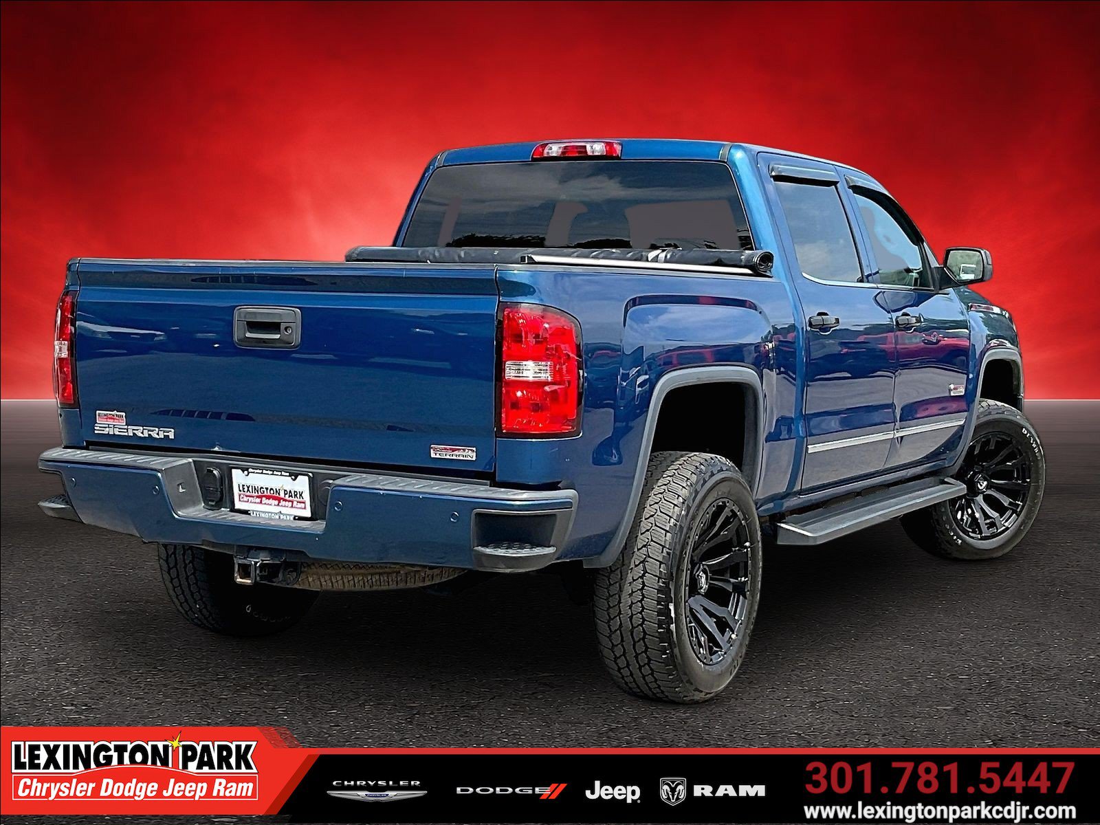 Used 2015 GMC Sierra 1500 SLT w/ All-Terrain Package AWD/4WD image 4