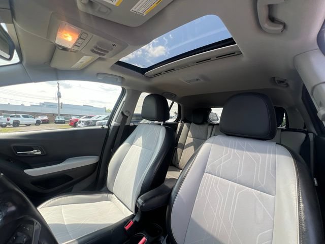Used 2017 Chevrolet Trax LT w/ Sun & Sound Package FWD image 26