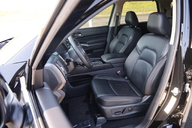 Certified 2025 Nissan Pathfinder SL FWD image 9