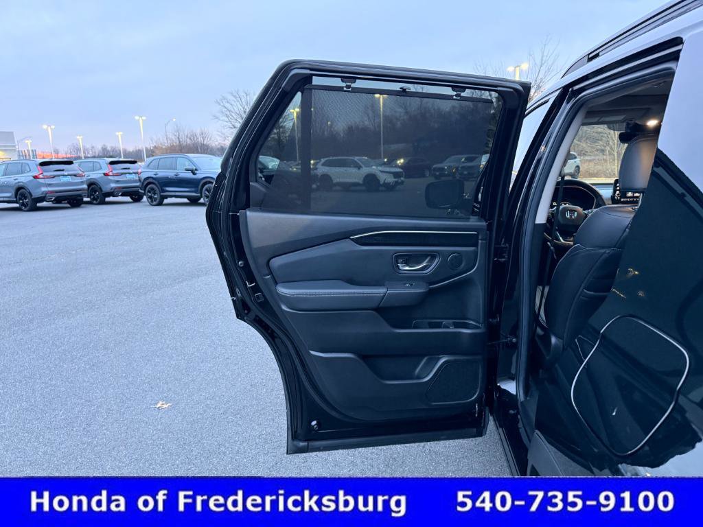 Used 2025 Honda Pilot Elite image 17