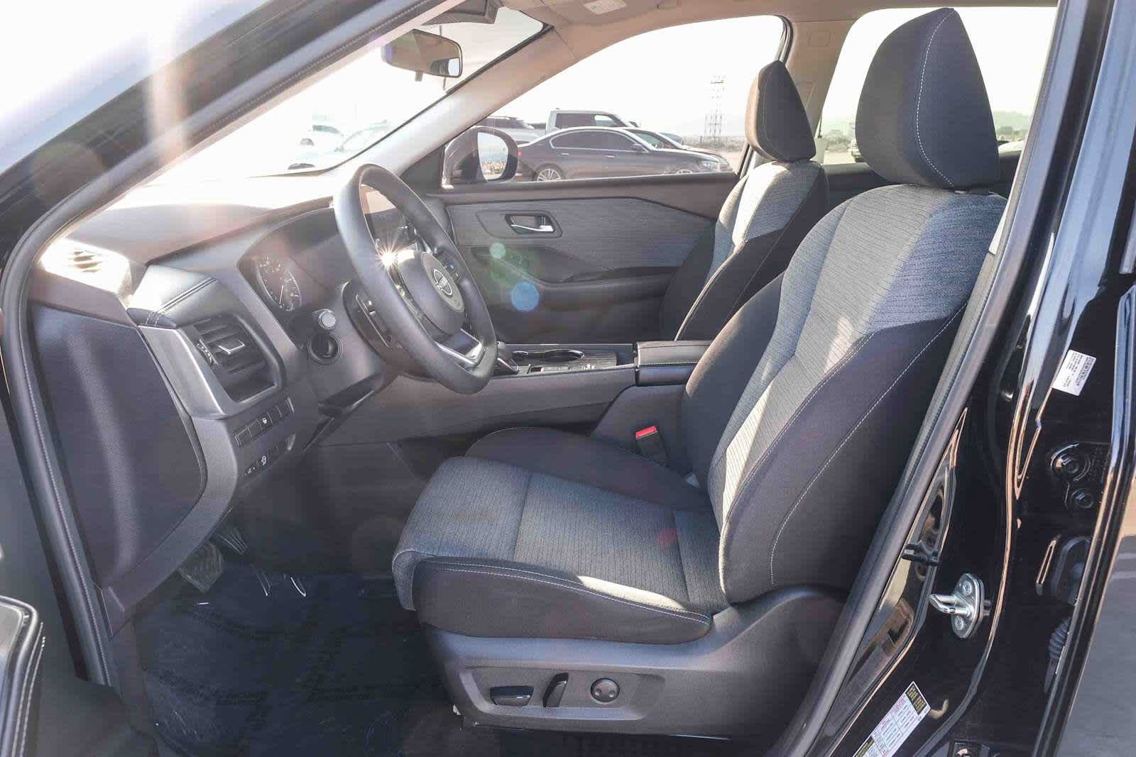 Used 2023 Nissan Rogue SV FWD image 20