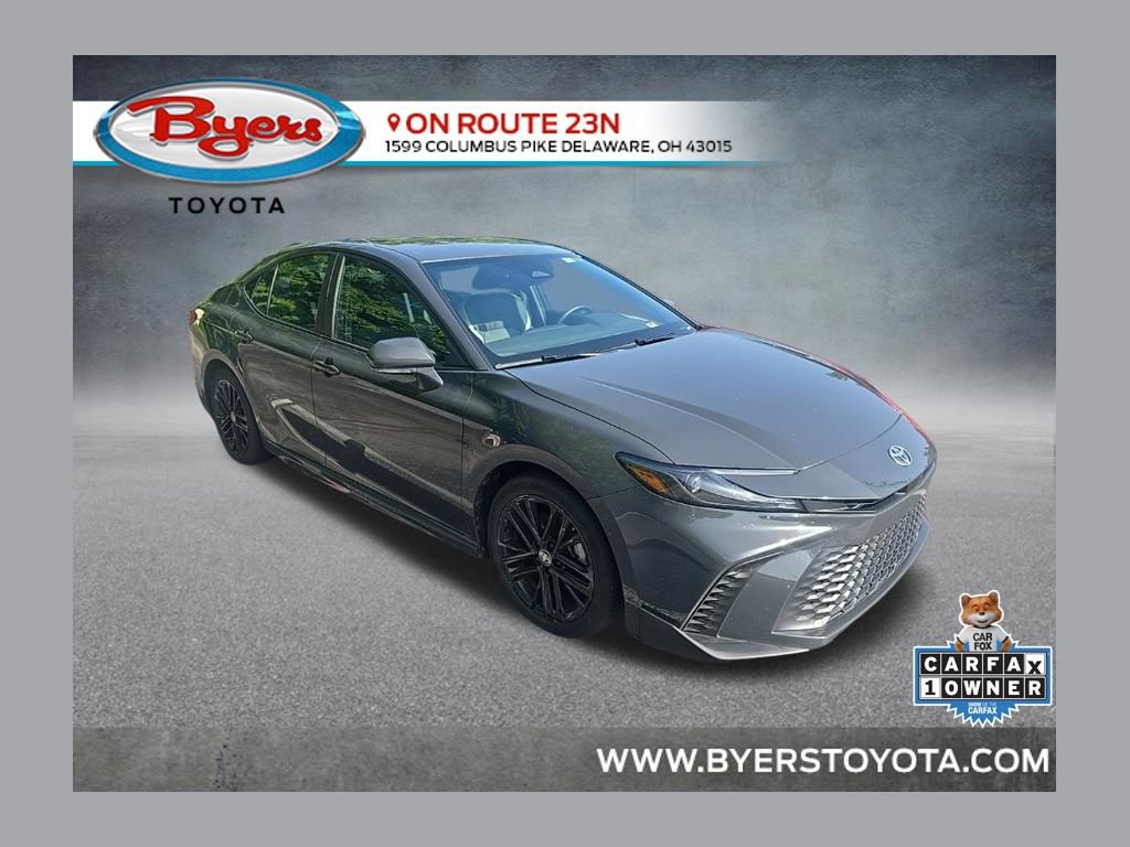 Used 2025 Toyota Camry SE FWD image 1