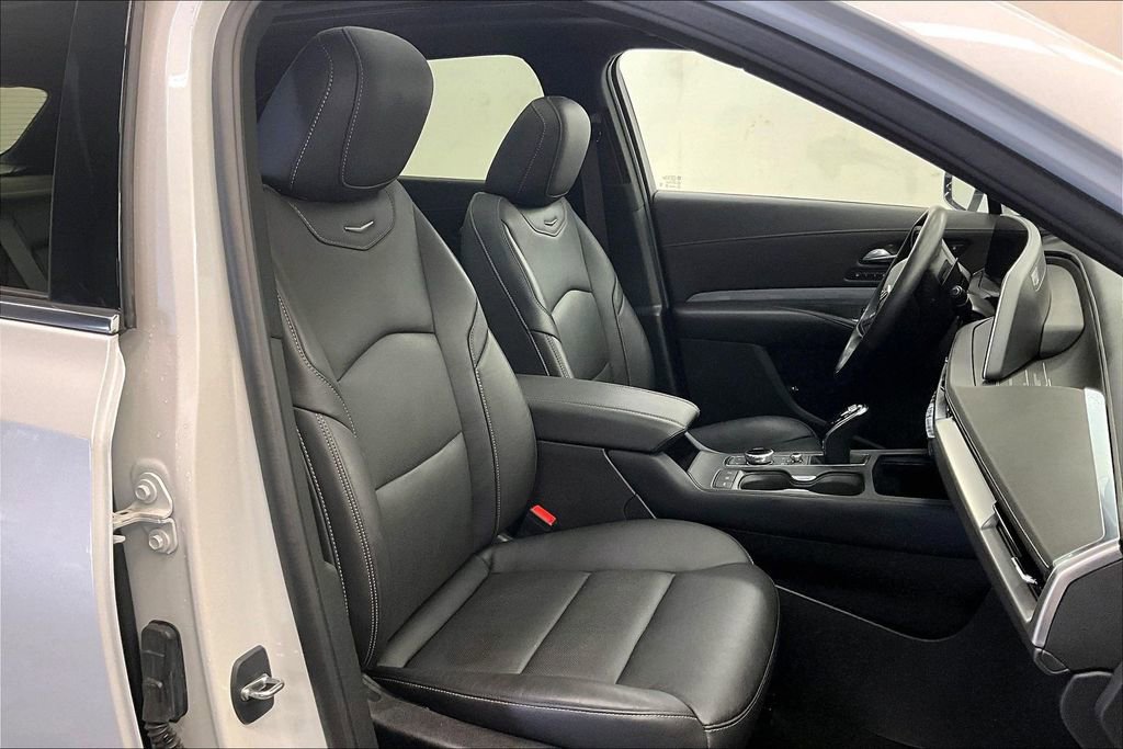 Used 2024 Cadillac XT4 Premium Luxury image 6