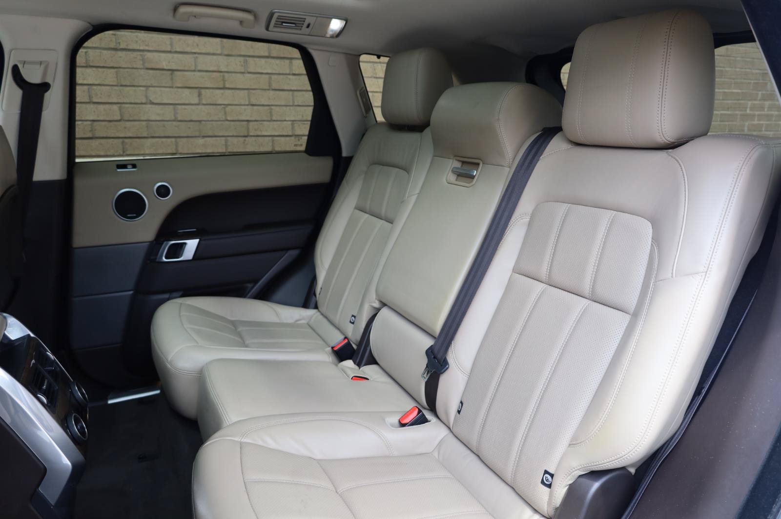 Used 2018 Land Rover Range Rover Sport HSE AWD/4WD image 24