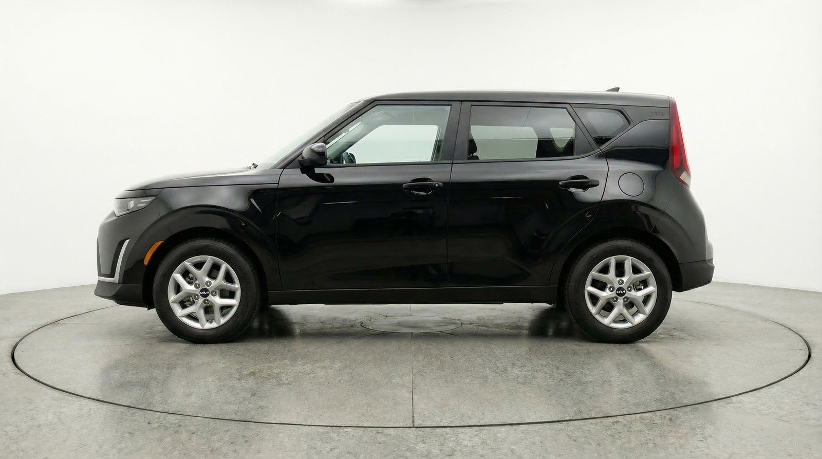 Used 2025 Kia Soul LX w/ LX Technology Package image 5