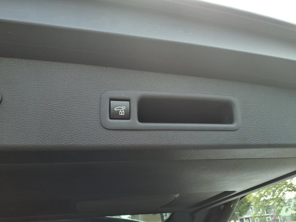 Used 2025 Toyota Sienna XLE FWD image 15