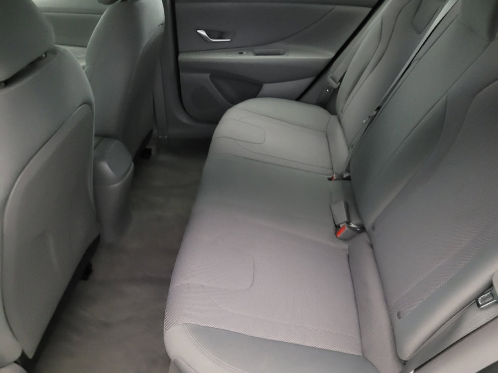 Used 2022 Hyundai Elantra SE w/ Preferred Accessory Package image 18