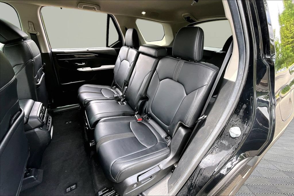 Used 2025 Honda Pilot EX-L image 18