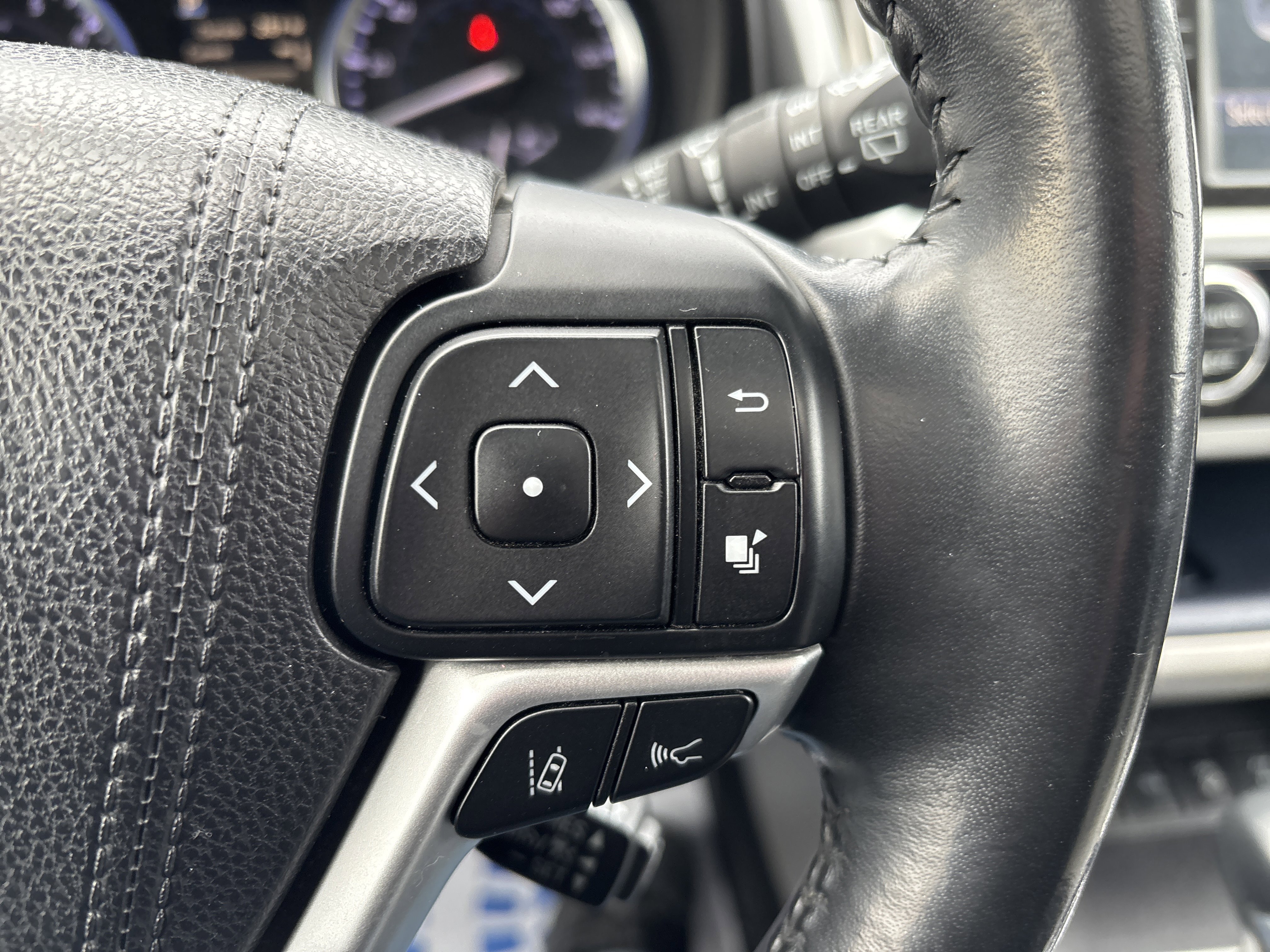 Used 2018 Toyota Highlander XLE image 21