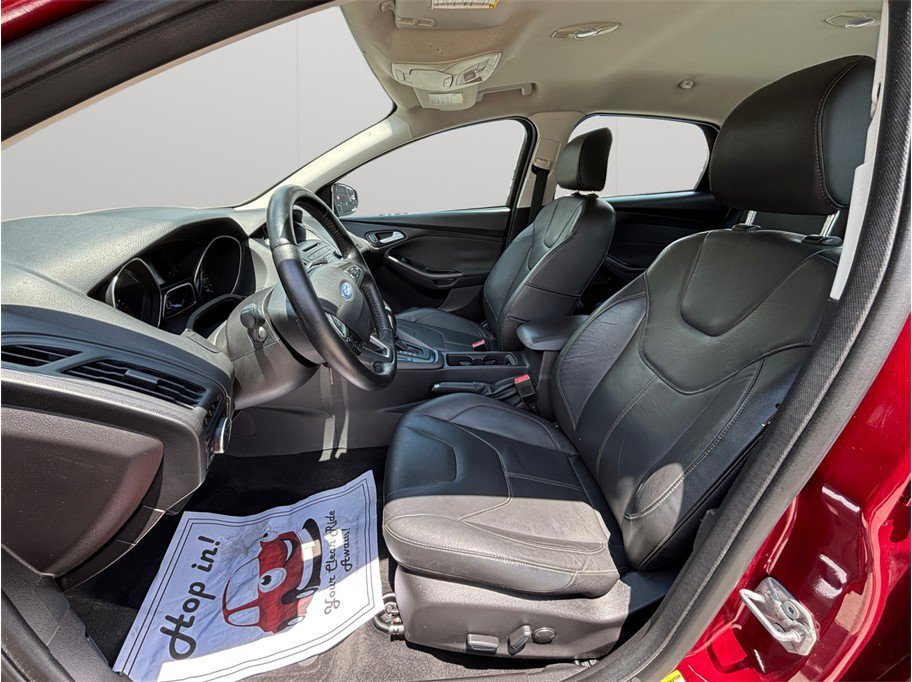 Used 2015 Ford Focus SE w/ Equipment Group 201A FWD image 2