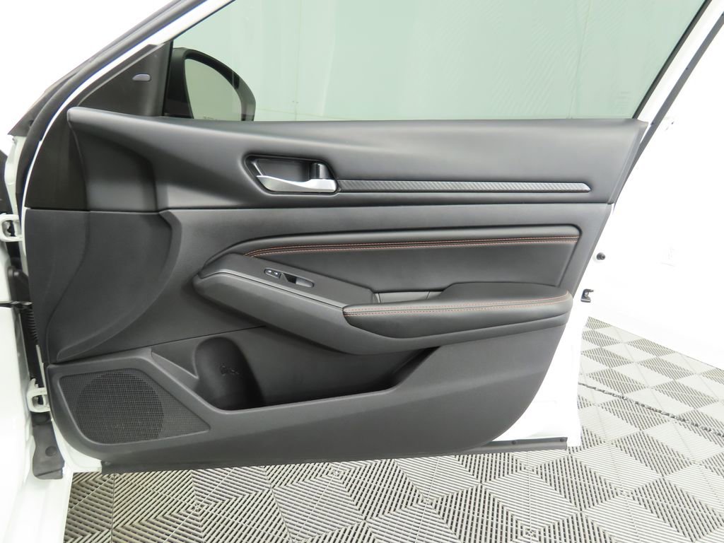 Used 2022 Nissan Altima 2.5 SR w/ Midnight Edition Package image 23