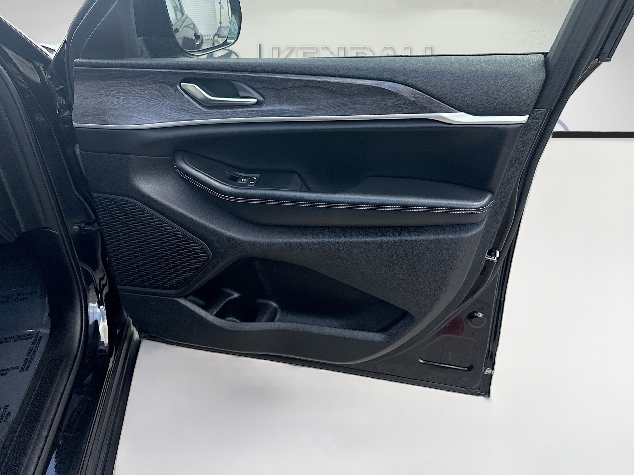 Used 2024 Jeep Grand Cherokee L Limited w/ Luxury Tech Group II image 33