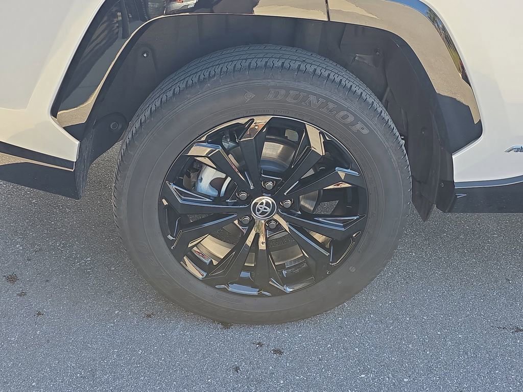 Used 2023 Toyota RAV4 SE image 14