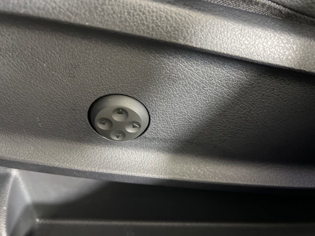 Certified 2025 Mercedes-Benz GLB 250 4MATIC image 4