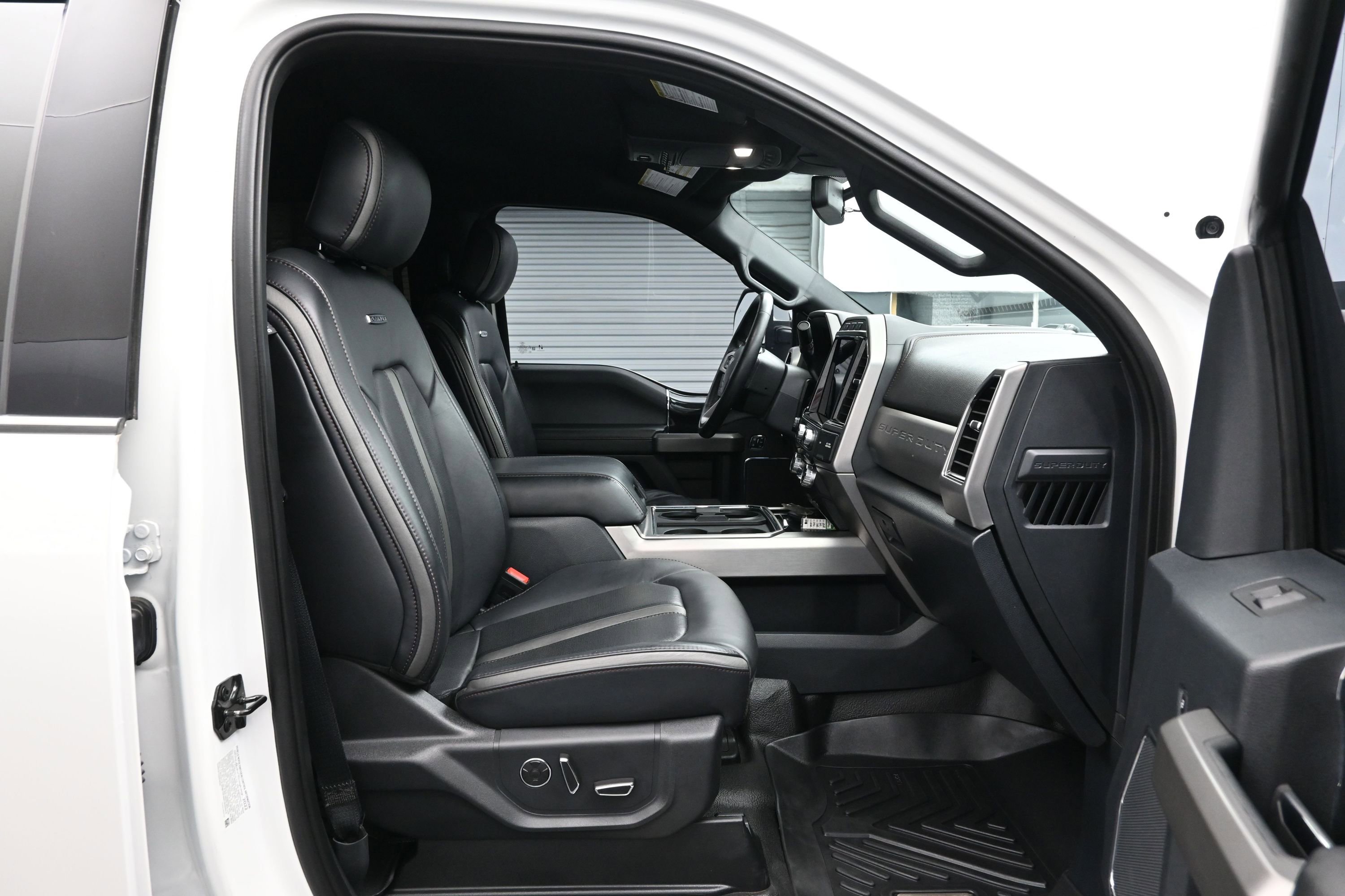 Used 2022 Ford F350 Platinum w/ FX4 Off-Road Package AWD/4WD image 13