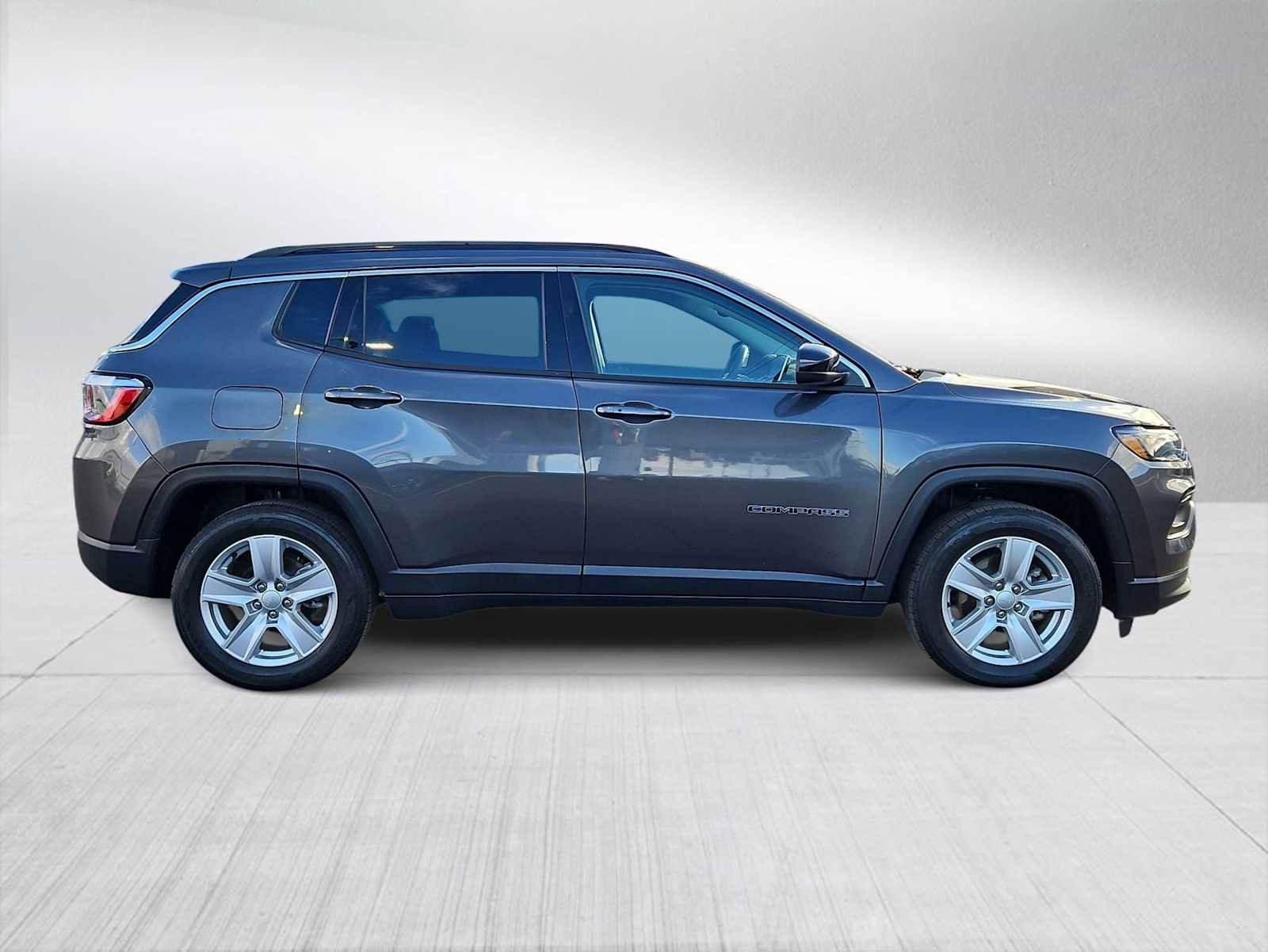 Used 2022 Jeep Compass Latitude image 9