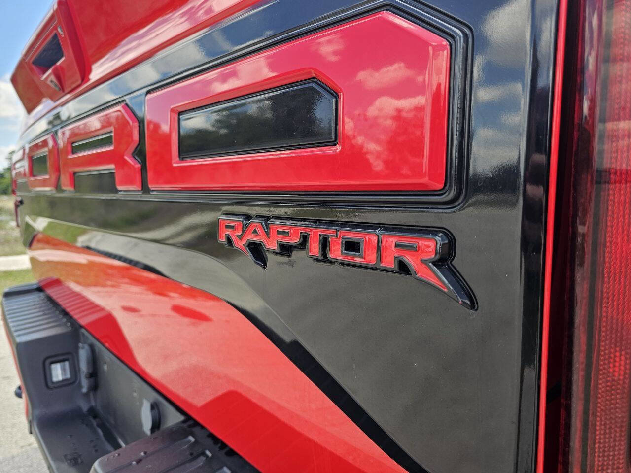 Used 2019 Ford F150 Raptor w/ Equipment Group 802A Luxury AWD/4WD image 6