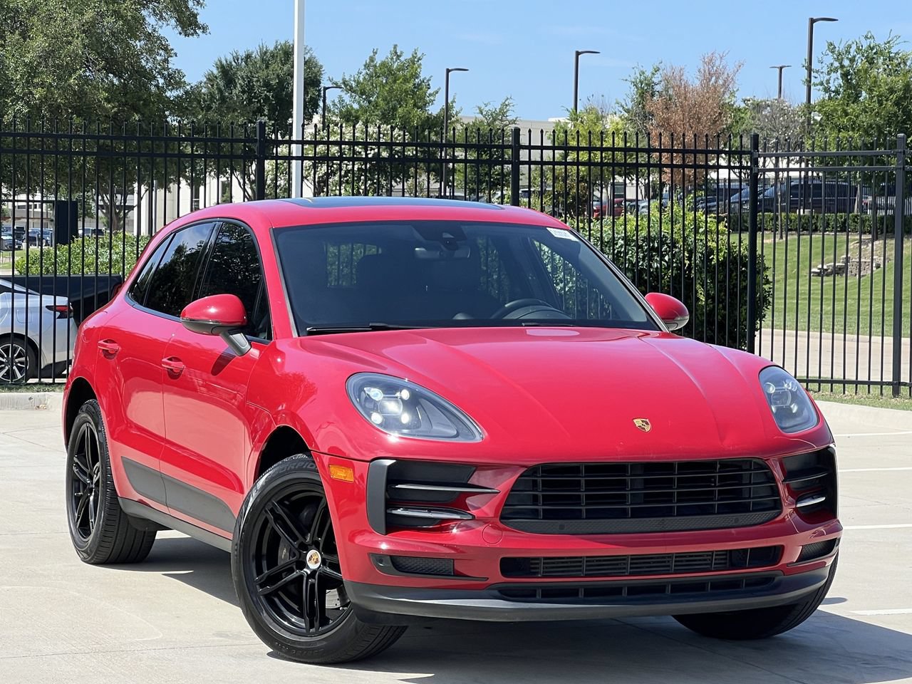Used 2021 Porsche Macan AWD/4WD image 2