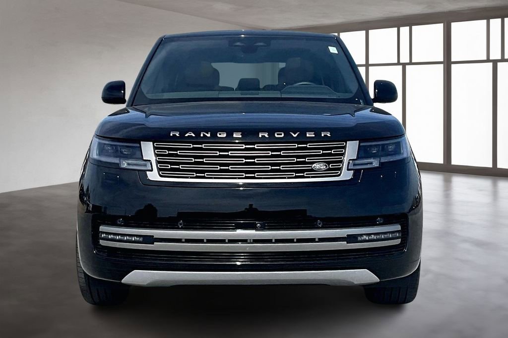 Used 2025 Land Rover Range Rover SE image 3