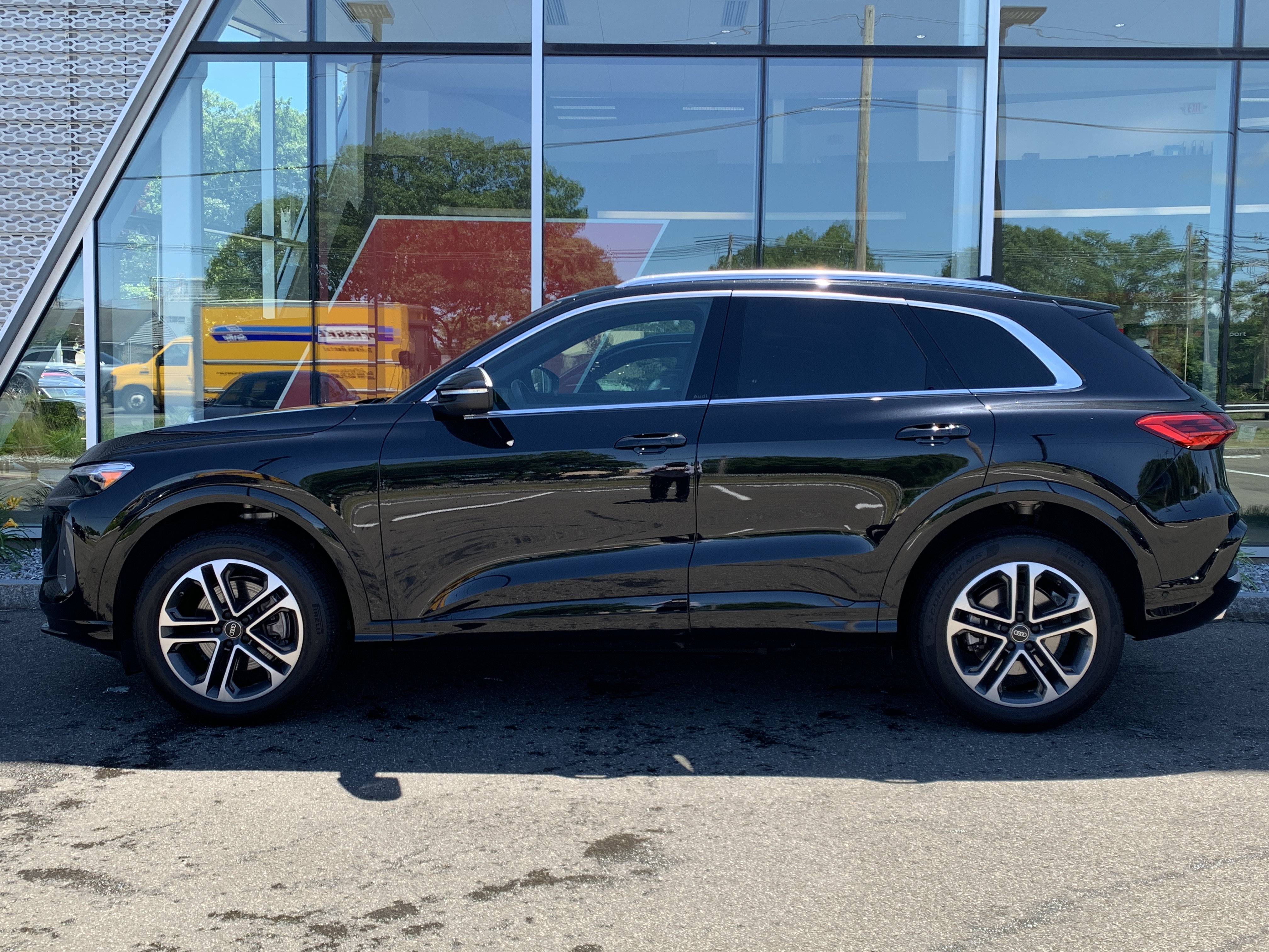 Certified 2025 Audi Q5 Premium w/ Premium Plus AWD/4WD image 2