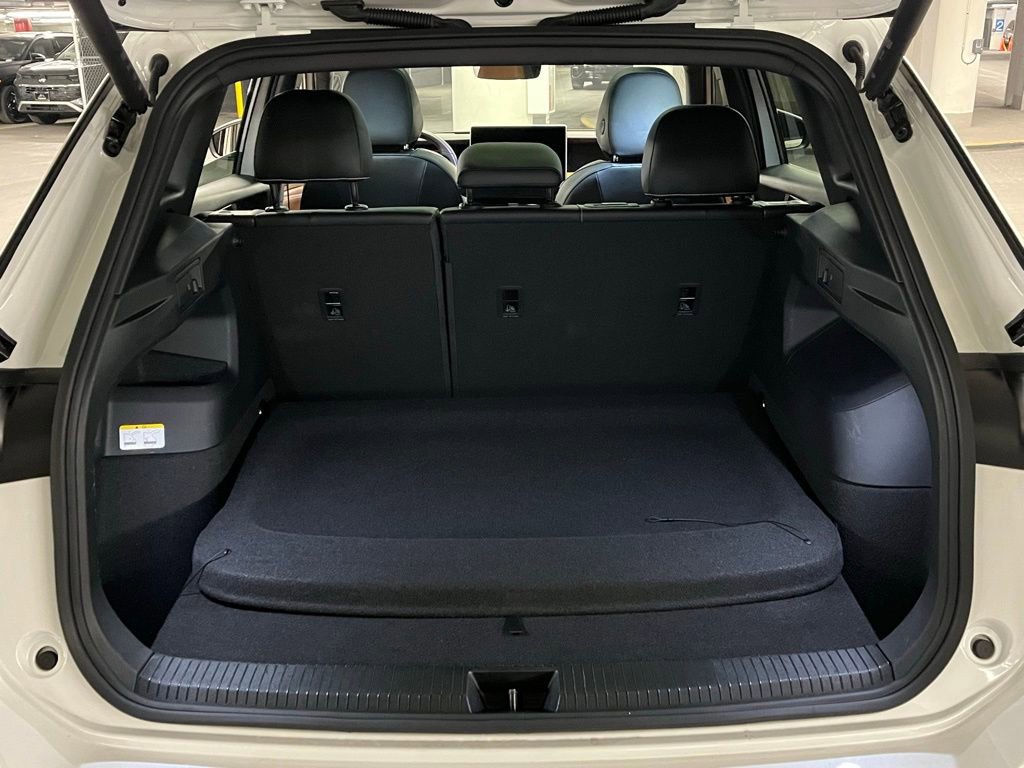 Certified 2025 Volkswagen Tiguan SEL R-Line image 38
