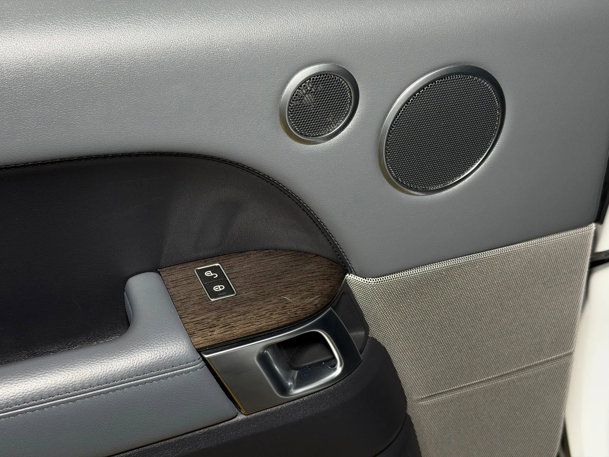 Used 2014 Land Rover Range Rover Sport SE image 33