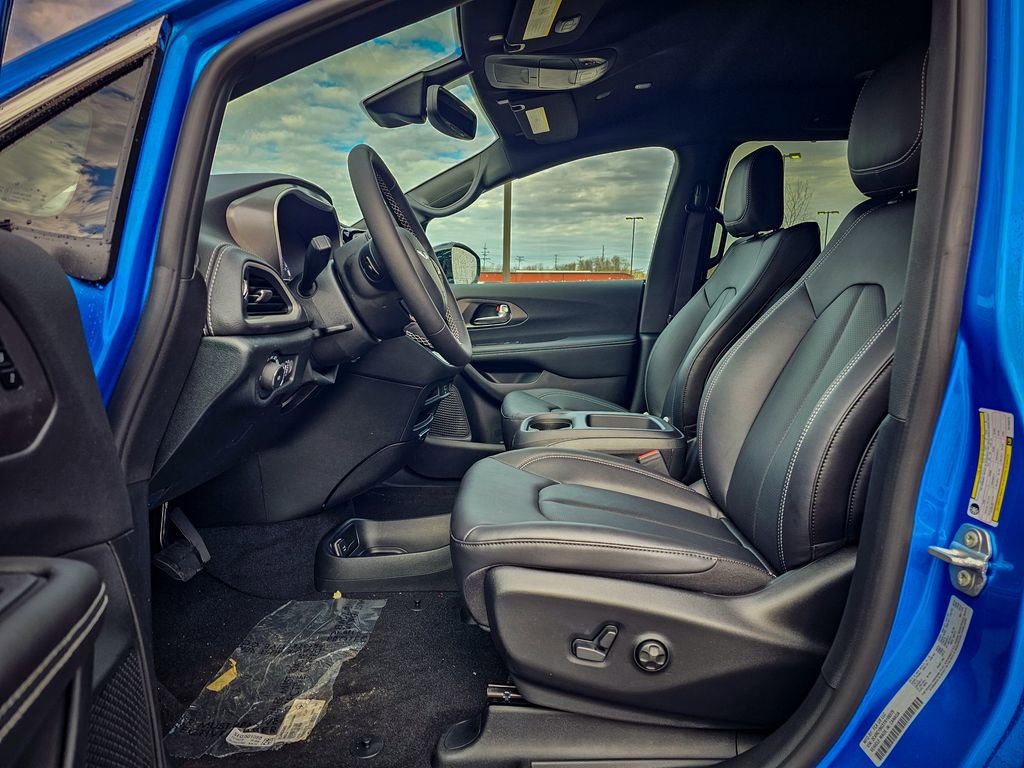 New 2026 Chrysler Pacifica Select image 13