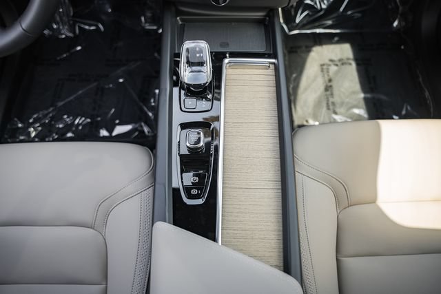 New 2027 Volvo XC60 B5 Plus AWD/4WD image 28