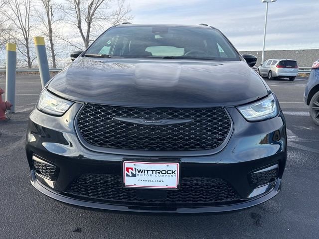 Used 2024 Chrysler Pacifica Touring-L w/ S Appearance Package image 3